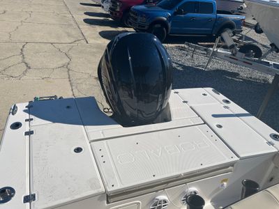 2026 Robalo 226 Cayman — photo 14 view