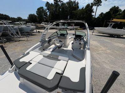2025 Chaparral 23 SSI OB - Photo 15