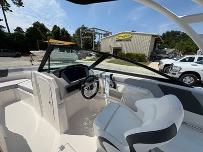 2025 Chaparral 23 SSI OB - Photo 17