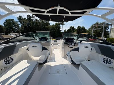 2025 Chaparral 23 SSI OB - Photo 8