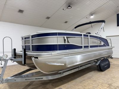 2026 Barletta Lusso L23UC — photo 8 view