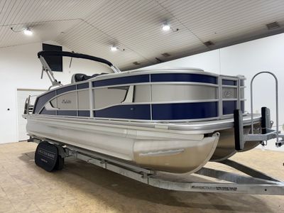 2026 Barletta Lusso L23UC — photo 10 view