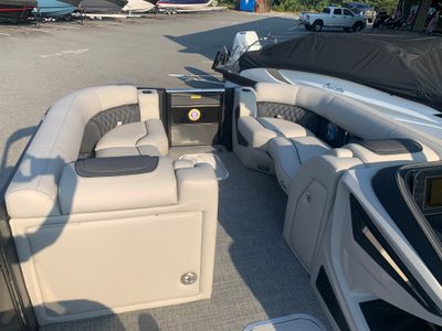 2026 Barletta Lusso L23UC — photo 18 view