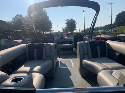 2026 Barletta Lusso L23UC — photo 20 view