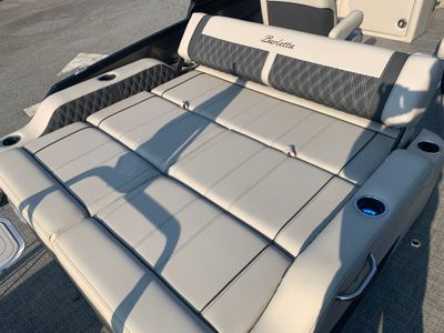 2026 Barletta Lusso L23UC — front three-quarter view