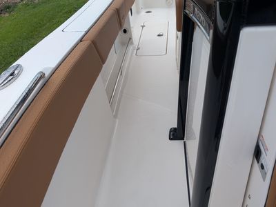 2025 Robalo 270 CC — photo 34 view