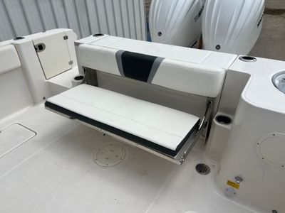 2025 Robalo 270 CC - Photo 13
