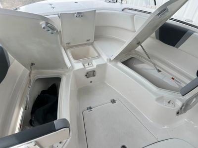 2025 Robalo 270 CC - Photo 28