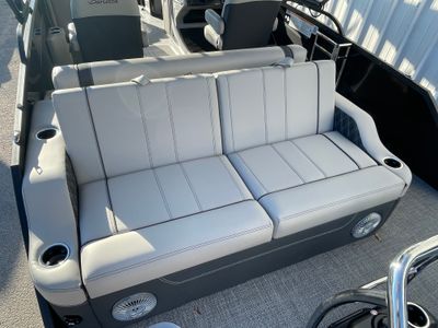 2026 Barletta Lusso L23UC — detail view
