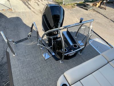 2026 Barletta Lusso L23UC — engine compartment view