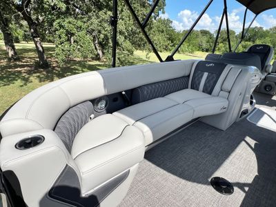 2025 Barletta Lusso L25UC — photo 16 view