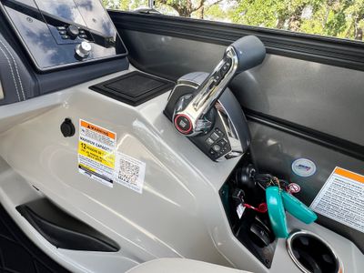 2025 Barletta Lusso L25UC — photo 21 view