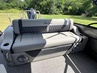 2025 Barletta Lusso L25UC — photo 24 view