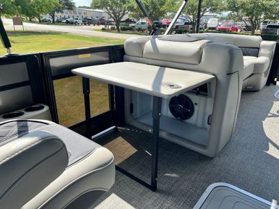 2025 Barletta Lusso L25UC — photo 10 view