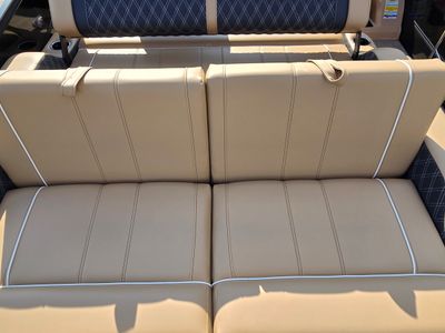 2026 Barletta Lusso L25UC — photo 16 view