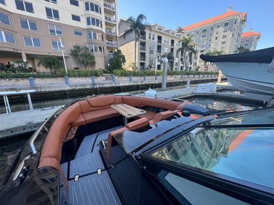 2022 Cruisers Yachts 338 OB South Beach Edition - Photo 33