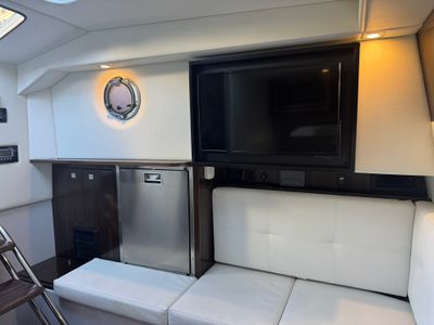2022 Cruisers Yachts 338 OB South Beach Edition - Photo 46