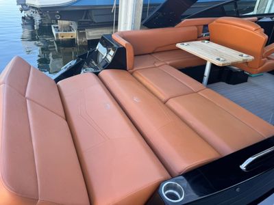 2022 Cruisers Yachts 338 OB South Beach Edition - Photo 7