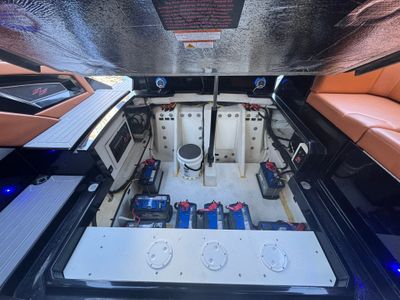 2022 Cruisers Yachts 338 OB South Beach Edition - Photo 12