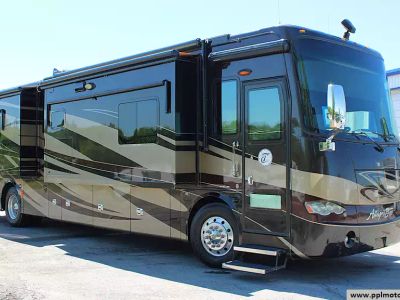 2012 Tiffin 40QBP — front three-quarter view