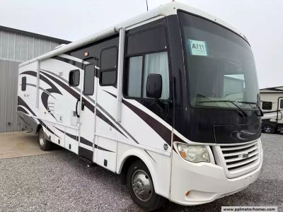 2013 Newmar 3209 — front three-quarter view