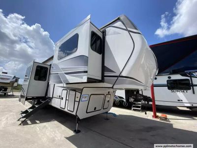 2024 Keystone 3761FL — front three-quarter view
