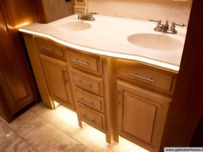 2017 Entegra Coach 42DEQ — photo 25 view