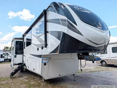 2025 Grand Design 390RK — front three-quarter view