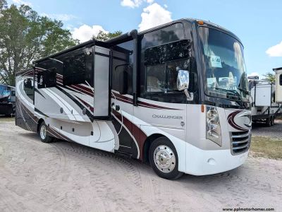 2016 Thor 37ND — front three-quarter view