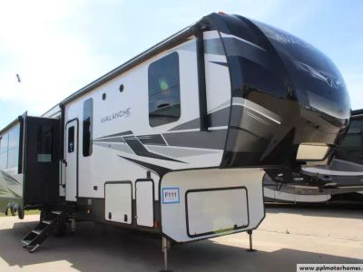 2021 Keystone 322RL — front three-quarter view