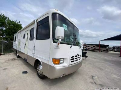 1999 Newmar 3256 — front three-quarter view