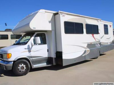 2005 Winnebago 31C — side profile view