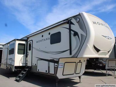 2018 Keystone 3561RL — front three-quarter view