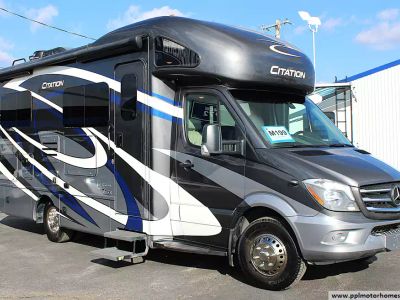 2019 Thor 24SJ — front three-quarter view