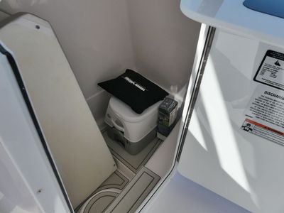 2026 Twin Vee 240 GFX Dual Console - Photo 13
