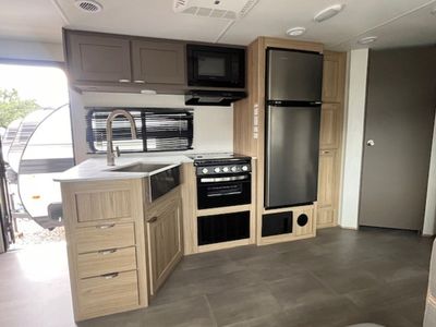 2025 Cruiser RV - Photo 13