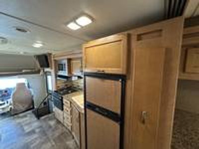 2015 Thor Motor Coach Thor Motor Coach Four Winds - Photo 11