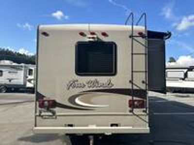 2015 Thor Motor Coach Thor Motor Coach Four Winds - Photo 4