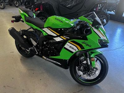 2025 Kawasaki Ninja ZX-6R - Photo 2