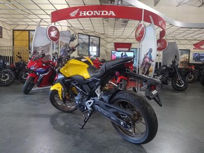 2025 Honda CB300R - Photo 11