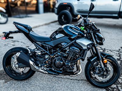 2025 Kawasaki Z900 ABS Metallic Spark Black/Metallic Carbon Gray - Photo 4