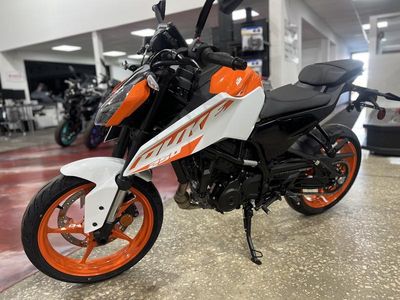 2024 KTM 250 Duke - Photo 2