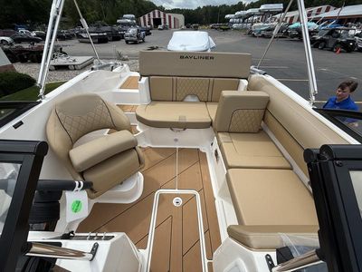 2025 Bayliner D20i - Photo 9