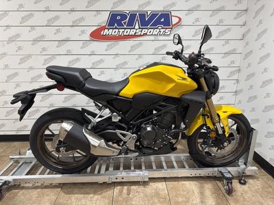 2025 Honda CB300R - Photo 10