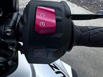 2024 Suzuki GSX-8R - Photo 12