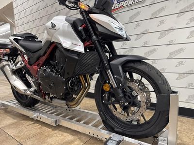 2025 Honda CB750 Hornet - Photo 10