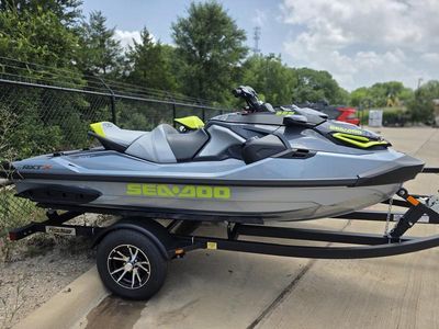2025 Sea-Doo RXT-X 325 Ice Metal / Manta Green - Photo 5