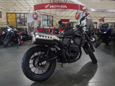 2025 Honda SCL500 - Photo 13