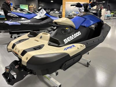 2025 Sea-Doo Spark Trixx for 1 Rotax 900 ACE - 90 iBR and Audio - Photo 4