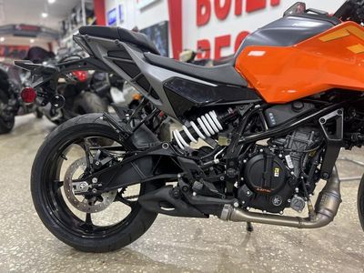 2024 KTM 250 Duke - Photo 9